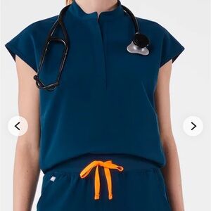 Rafaela Oversized Scrub top. Color deep reef.